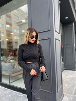Kabartma Desenli Crop Kazak