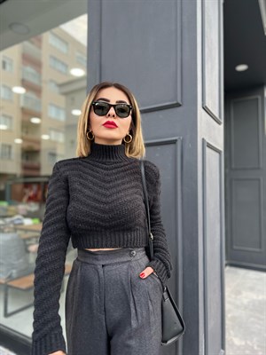 Kabartma Desenli Crop Kazak