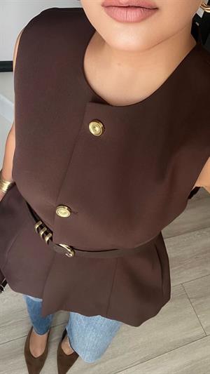 Kahve Kemerli Gold Düğme Duble Crep Yelek