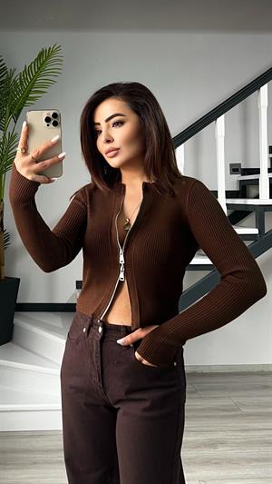 Kahve Marka Model Parmak Geçirme Detaylı Fermuarlı Triko