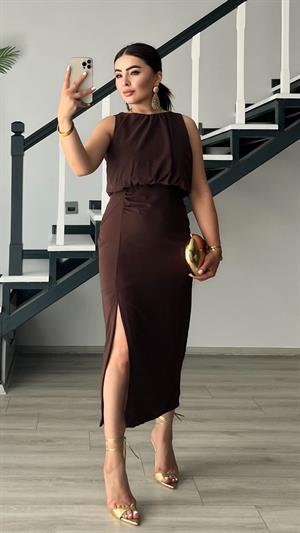 Kahve Önden Yırtmaçlı Büzgülü Elbise