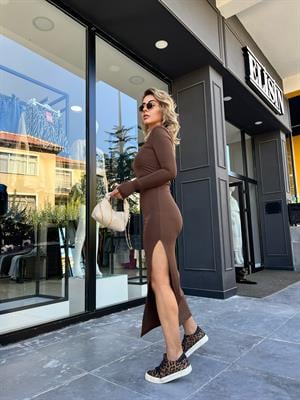 Kahve Sandy Kumaş Yırtmaçlı Maxi Boy Elbise