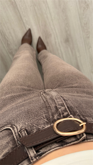 Kahve Tintli Kemerli Likralı Boy Fit Jean