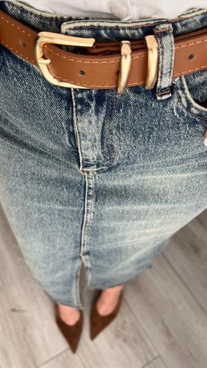 Kahve Tintli Kemerli Yırtmaçlı Denim Etek