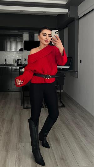 Kırmızı Degaje Yaka Kazak 