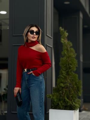 Kırmızı Düşük Omuz Çıkarılabilir Boyunluklu Triko 