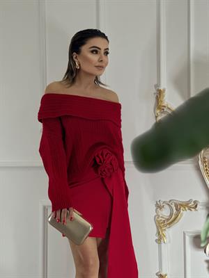 Kırmızı Gül Broşlu Kuşaklı Etek