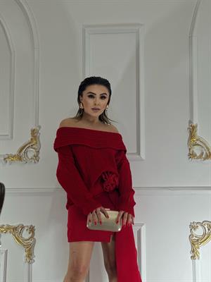 Kırmızı Madonna Yaka Kazak