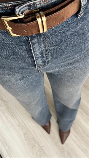 Koyu Mavi Yıkamalı Kemerli Likralı Straight Jean