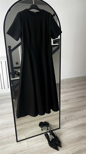 Brand Model Black Premium Ruffled Midi Dress