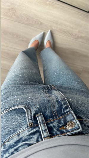 Mavi Minimal Taşlı Skater Jean