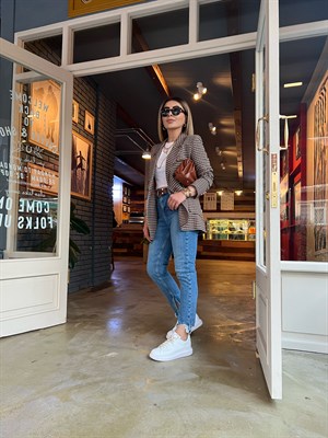 Paça Yırtmaçlı Lazer Kesim Mom Jean