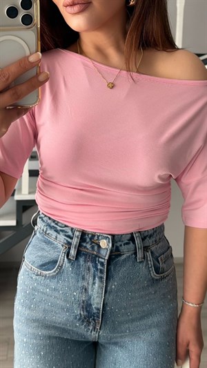 Pembe Kayık Yaka Düşük Omuz Bluz