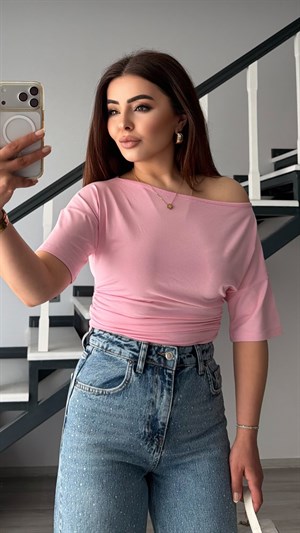 Pembe Kayık Yaka Düşük Omuz Bluz