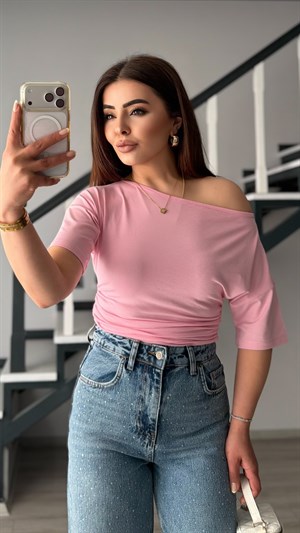 Pembe Kayık Yaka Düşük Omuz Bluz