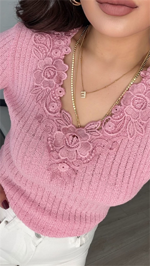 Pembe Yakadan Dantelli İnce Triko Bluz