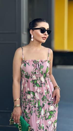Pembe Zeminli Piliseli Elbise 