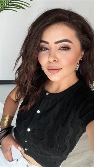 كارديجان أسود محبوك بياقة دائرية وأزرار
