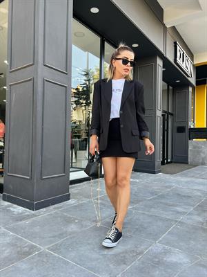 Siyah Broş Detaylı Mini Etek 