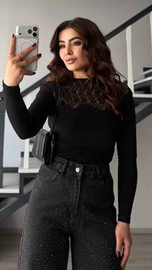 Siyah Dantel Detaylı Bluz
