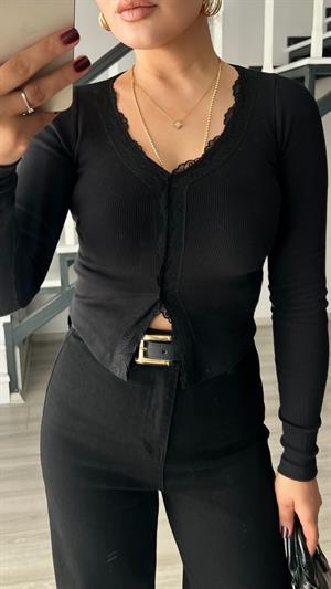 Siyah Dantelli Düğmeli Triko Bluz