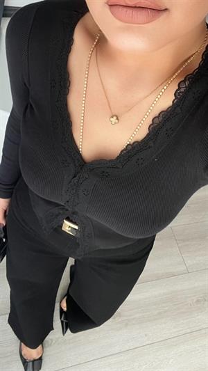 Siyah Dantelli Düğmeli Triko Bluz