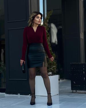 Siyah Deri Mini Yırtmaçlı Etek 