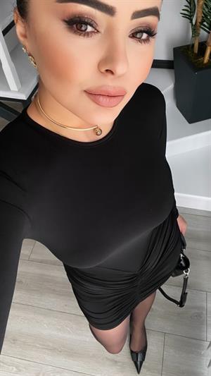 Siyah Drape Detaylı Vatkalı Mini Elbise