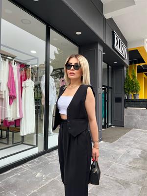 Siyah Düğmeli Yelek