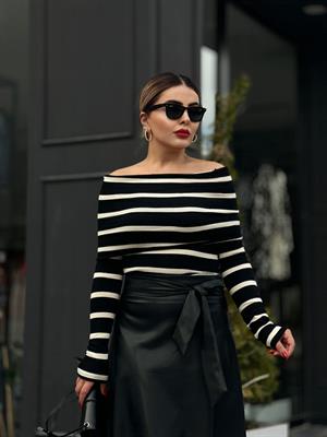 Siyah Ekru Madonna Yaka Triko Bluz