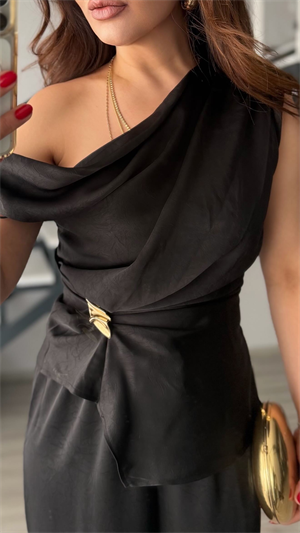 Siyah Gold Toka Detaylı Saten Bluz-Pantolon Takım