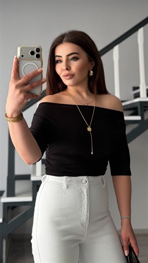 Siyah Kayık Yaka Düşük Omuz Bluz