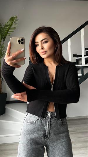 Siyah Marka Model Parmak Geçirme Detaylı Fermuarlı Triko