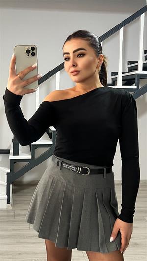 Siyah Omuz Detaylı Bluz