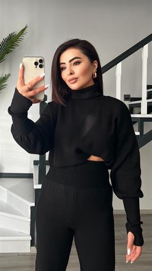 Siyah Parmak Geçmeli Triko Takım