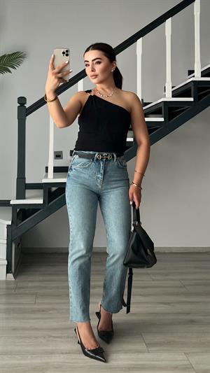 Siyah Tek Omuz Aksesuar Detaylı Bluz