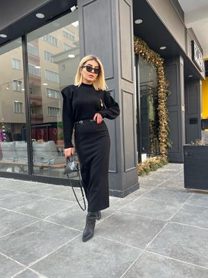 Siyah Yandan Fermuarlı Dikiş ve Yırtmaç Detaylı Kemerli Etek