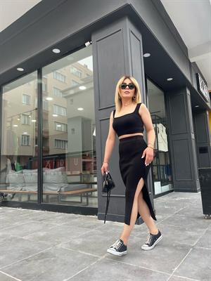 Black Ribbed Skirt with Slit