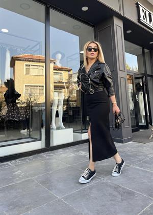 Siyah Yırtmaçlı Kalem Etek