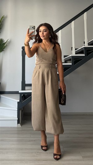Stone Halter Neck Detailed Jumpsuit