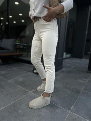 Taş Lazer Kesim Likralı Mom Fit Jean 