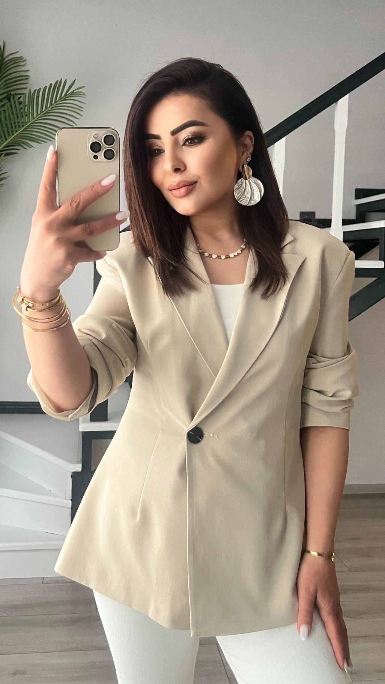Bej Volanlı Bel Oturtmalı Blazer Ceket