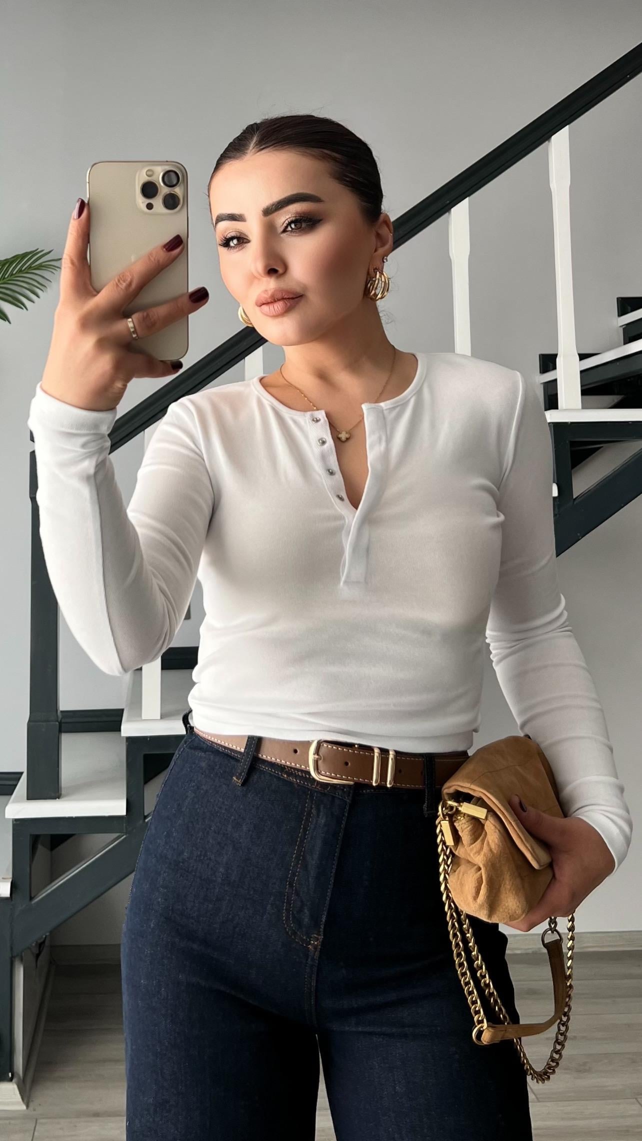 Beyaz Çıtçıtlı Soft Touch Bluz