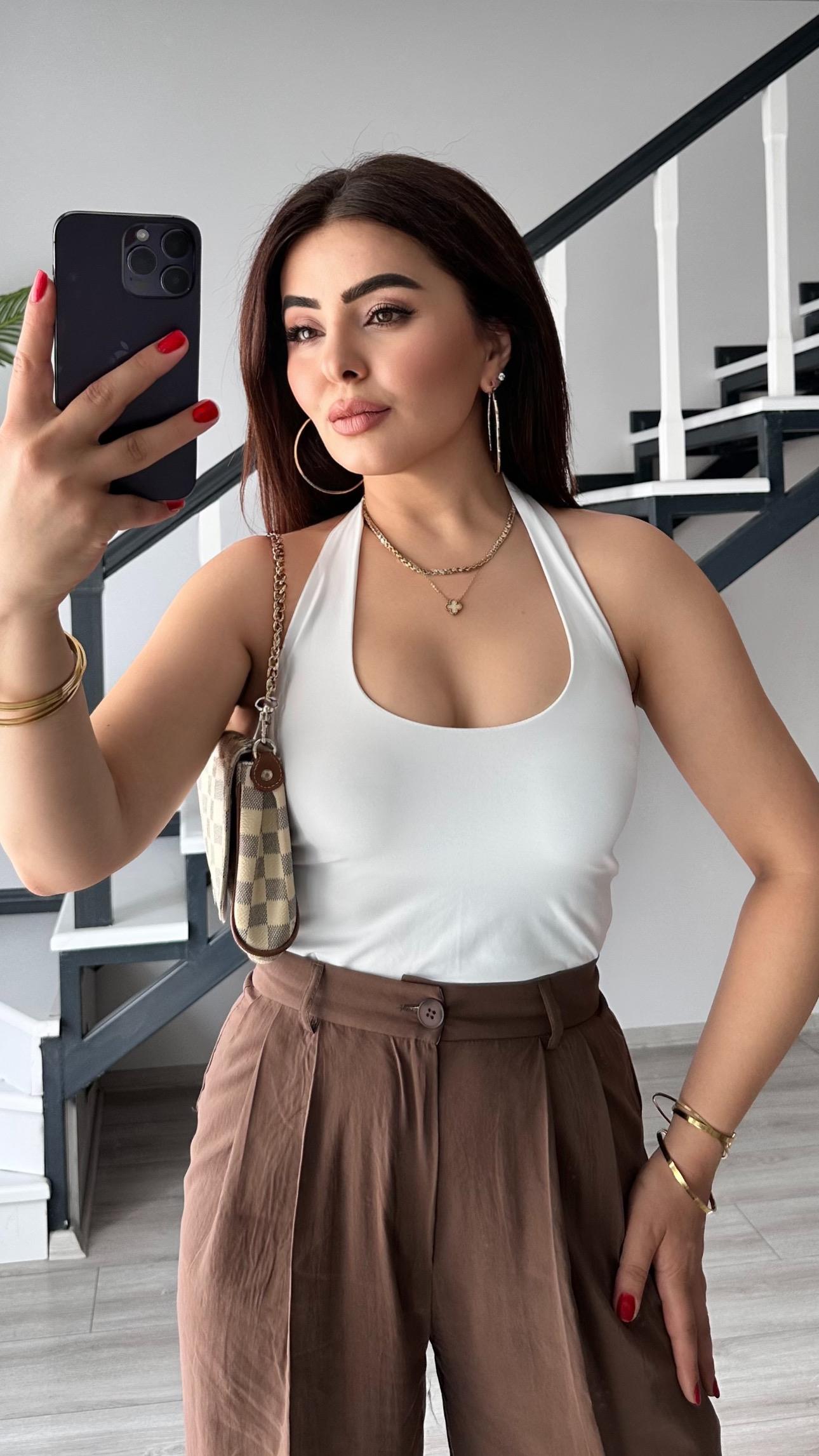 Beyaz Halter Yaka Boyundan Geçme Bluz