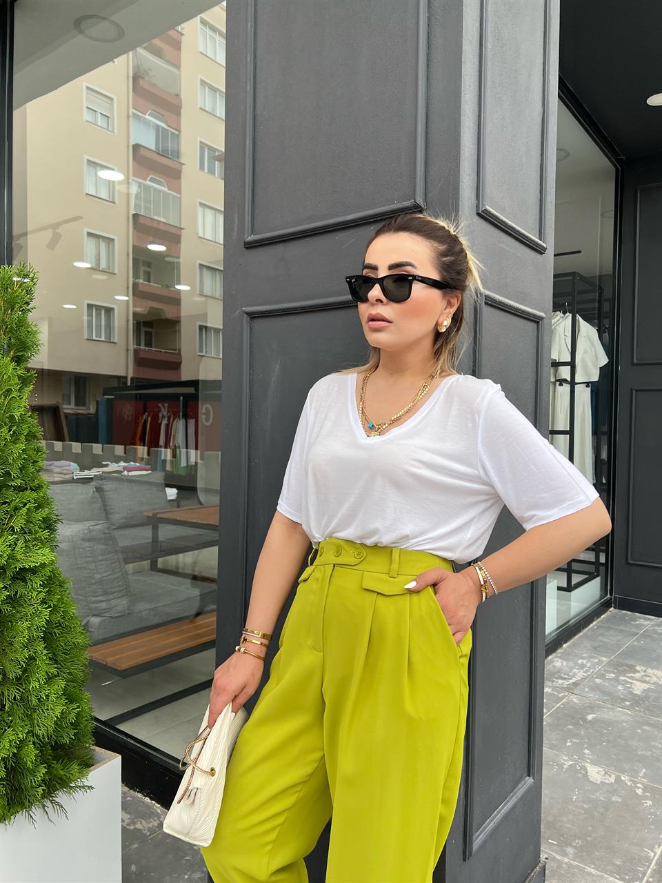 Beyaz Orijinal Marka V Yaka Tişört
