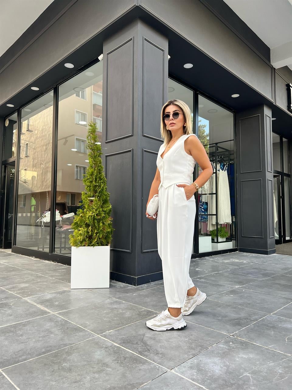 Beyaz Paça Düğmeli Pantolon