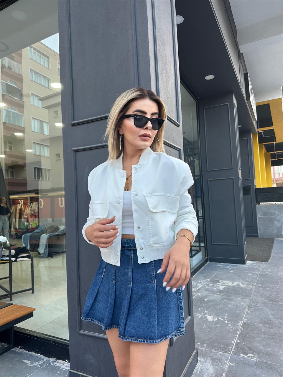 Beyaz Torba Cepli Bomber Ceket