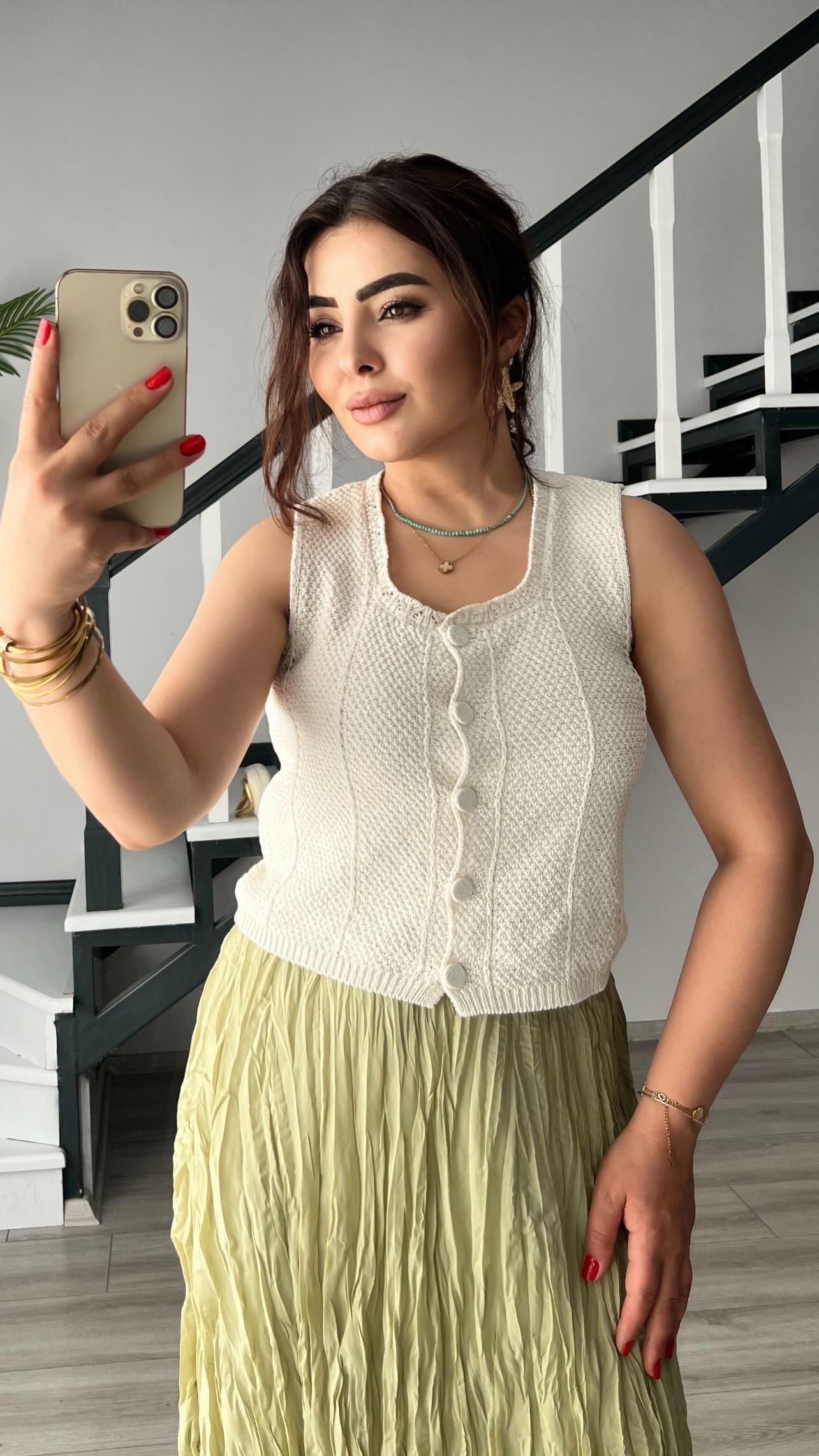Ekru 5 Düğmeli Triko Yelek