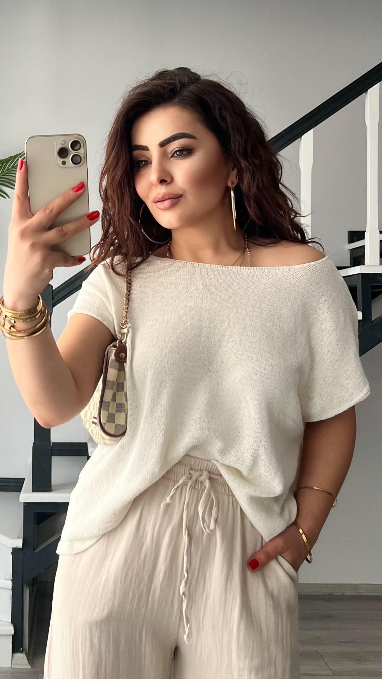Ekru Kayık Yaka Merserize Bluz