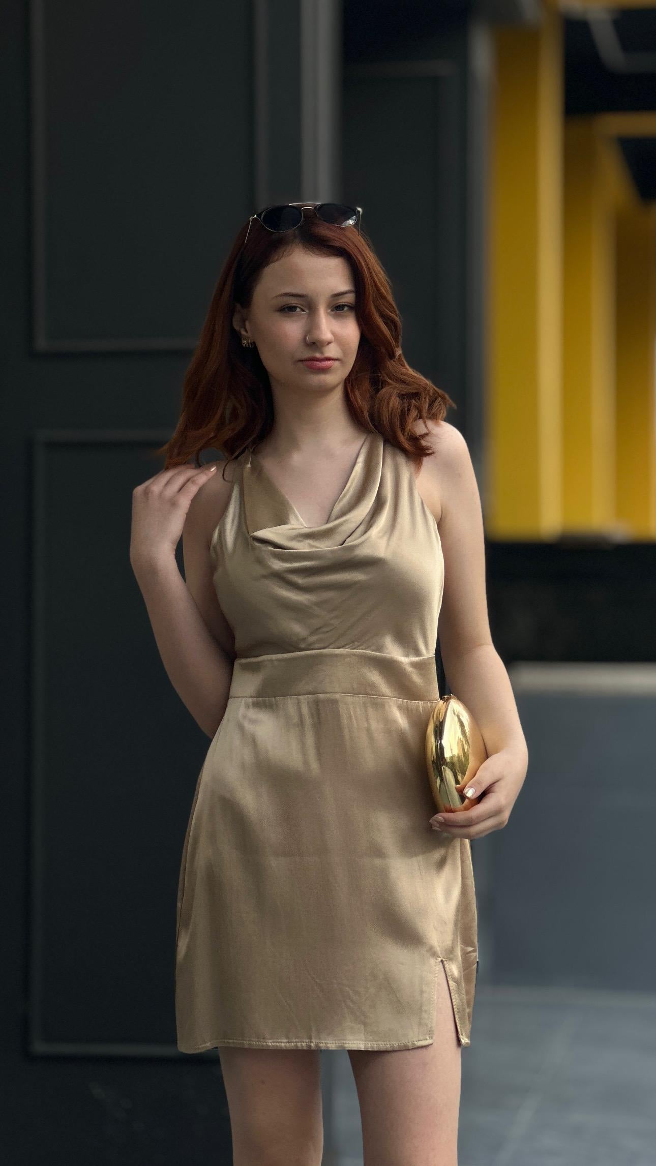 Gold Degaje Mini Yırtmaçlı Elbise